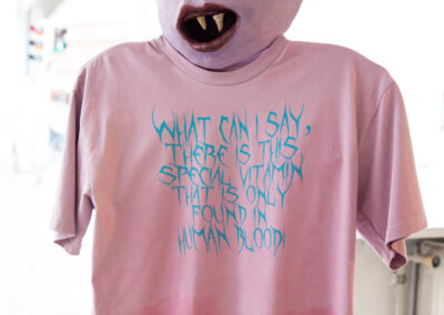 Anja Herzog - I´ve had this talk a thousand times - Papmache´Masken mit Siebdruck Shirts - Maße variabel - 2025